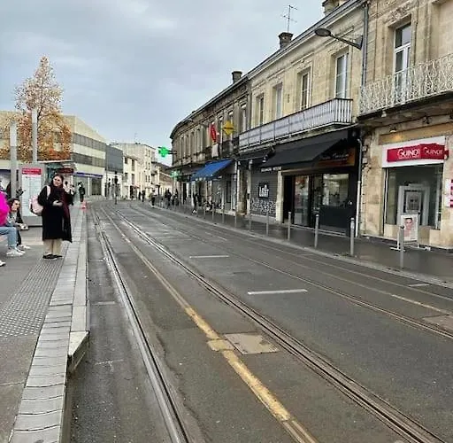 Cosy Moderne Chaleureux Equipe Proche Tram