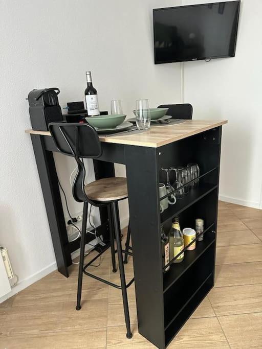 Cosy Moderne Chaleureux Equipe Proche Tram Apartment *